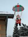 pere_noel_parachute