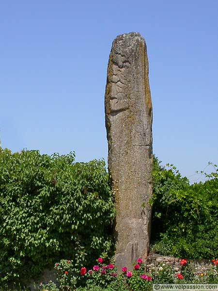 le menhir de saint micaud - la roche aux fées