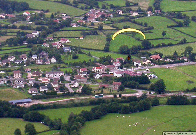 09-parapente-rookie-au-dessus-de-broye