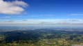 beau ciel au-dessus de la ville de Broye dans le Morvan